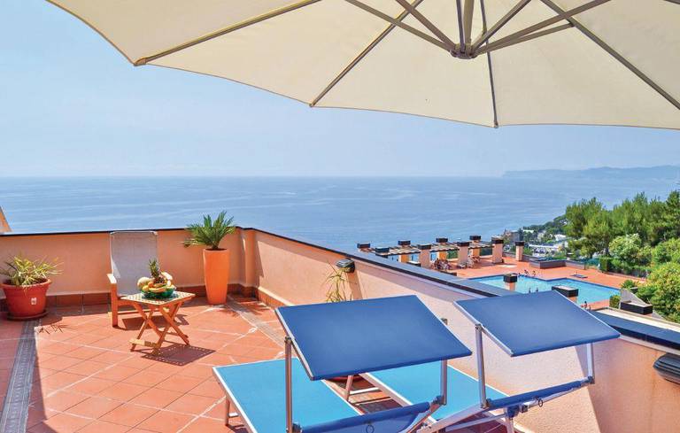 Apartment Varazze 68 with Outdoor Swimmingpool
