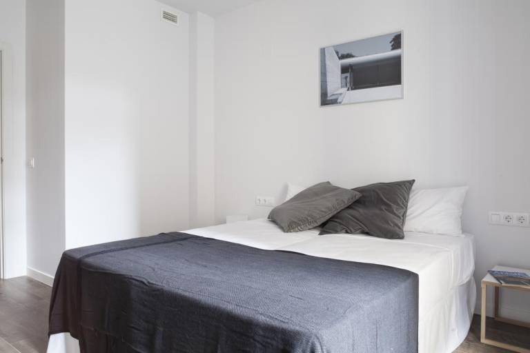 Stylish Modern Gracia Apartment 2A