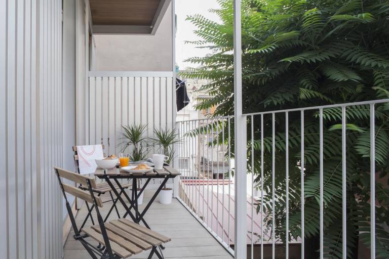 Stylish Modern Gracia Apartment 1B