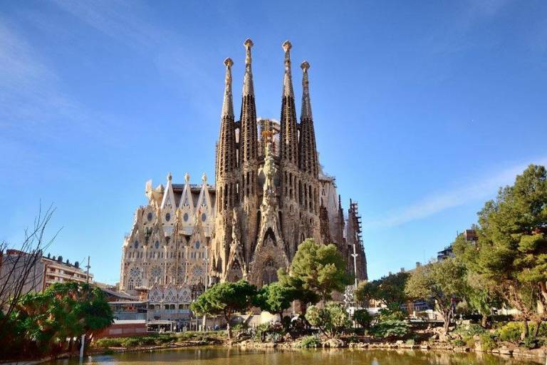 Sagrada Familia APT