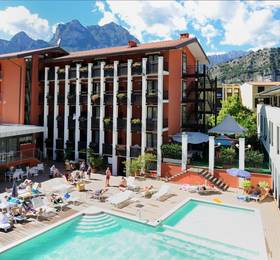 Club Hotel e Residence La Vela в Торболе