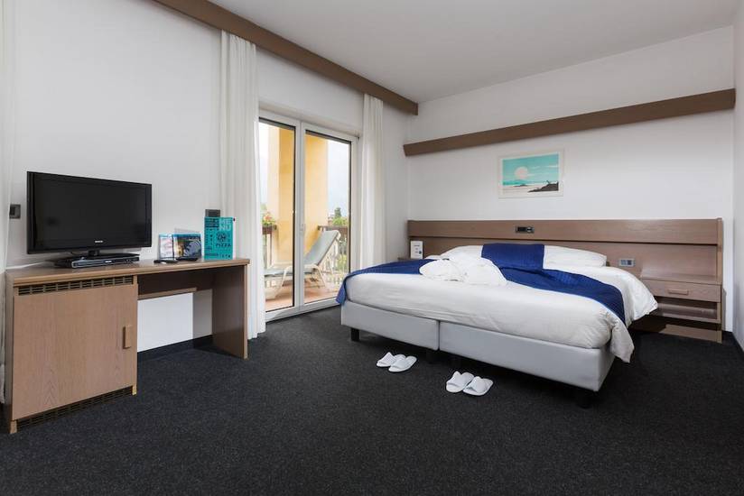 Hotel Ideal 3* Италия, Торболе