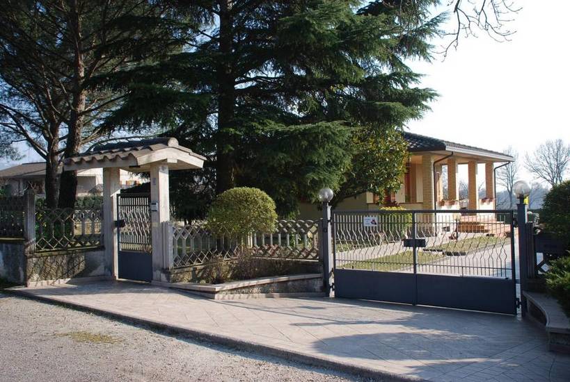 Villetta Madonna della Stella Италия, Спелло