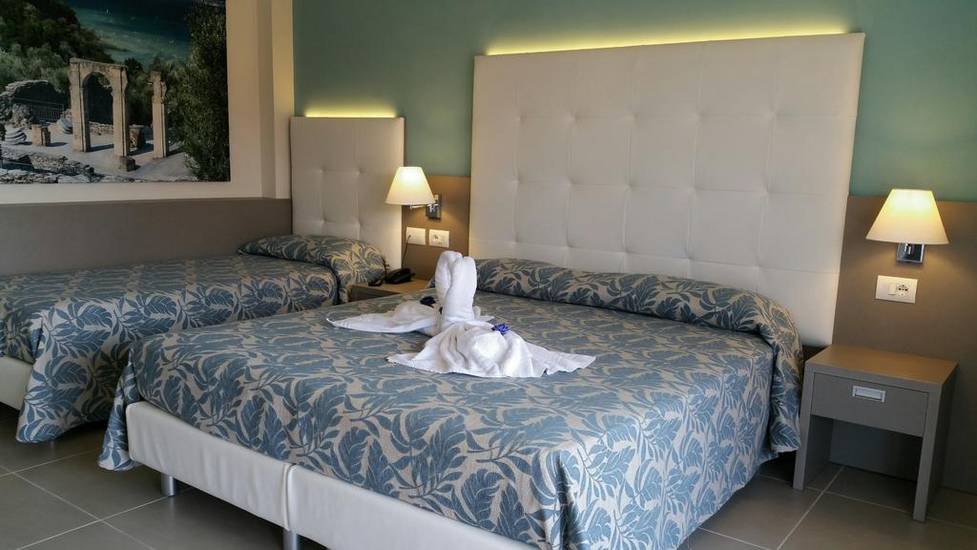 Hotel Holiday 3* Италия, Сирмионе