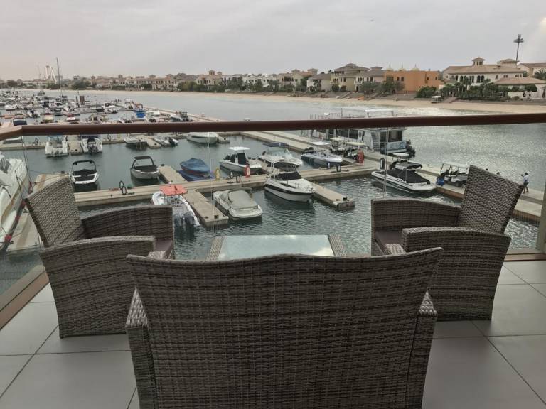 Yanjoon Holiday Homes - Palm Views Apartments