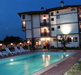 Family Hotel Zelenika в Велике