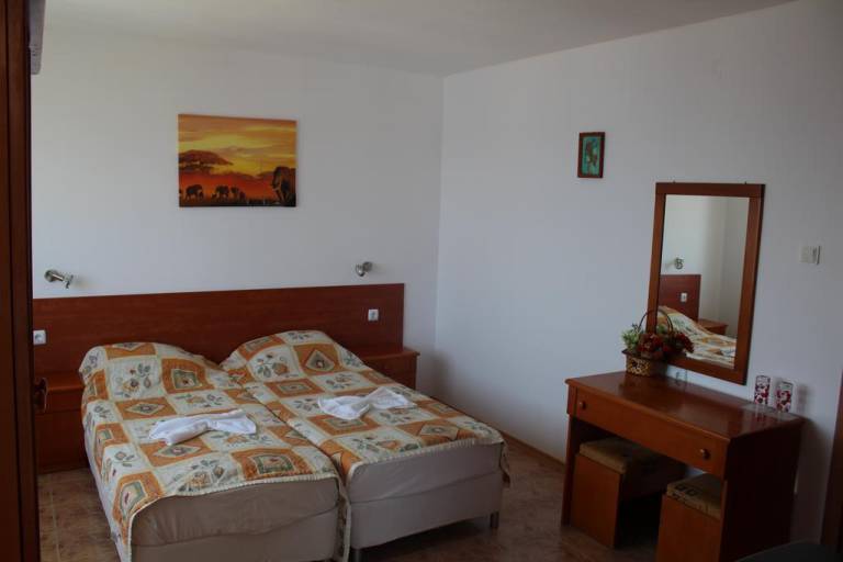 Tzonevi Guest House