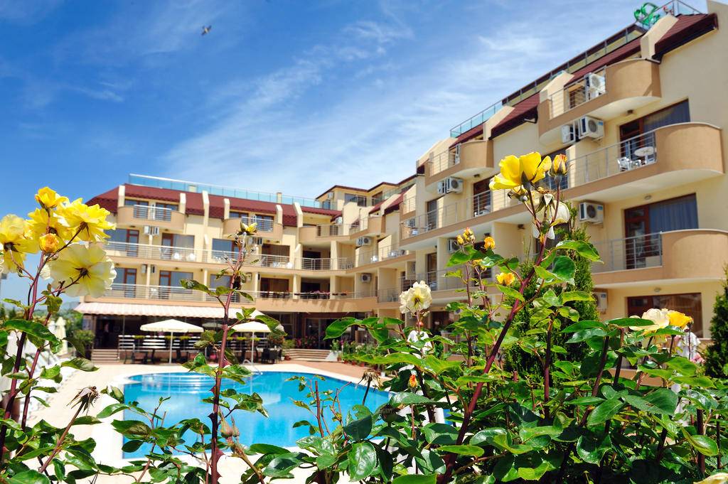 Iris Hotel 3*
