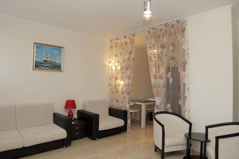 Esteban Apartcomplex