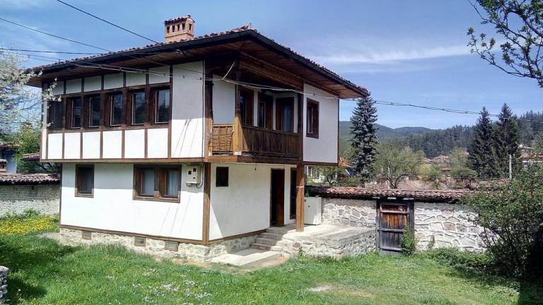 Villa Lyutovi Holidya Home