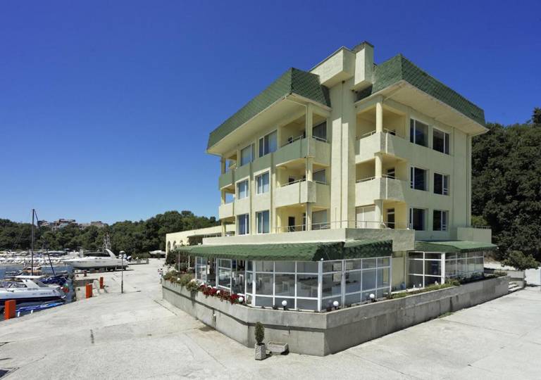 Marina Hotel