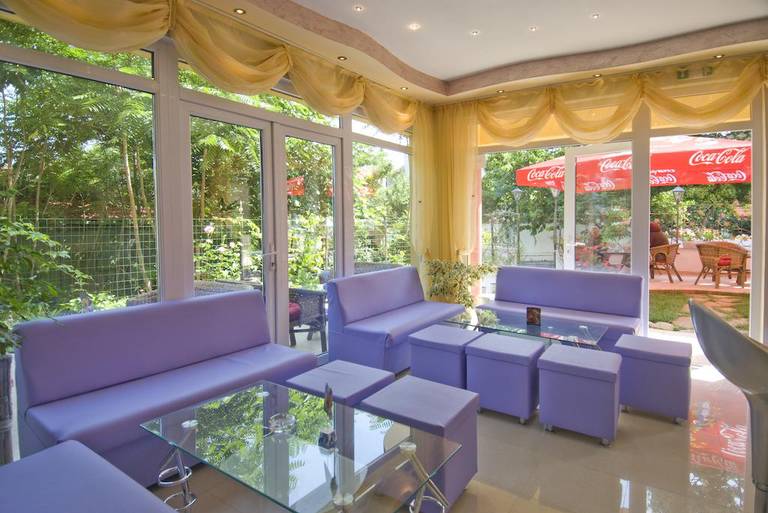 Vromos Guest House