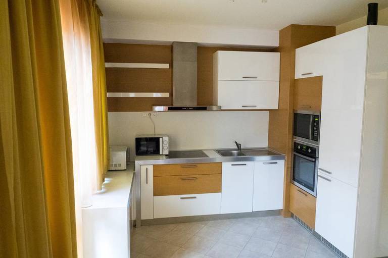 3-bedroom Apartment City