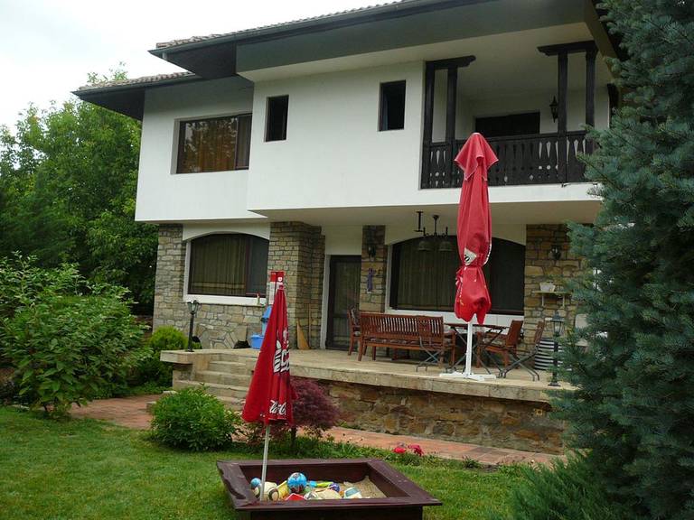 Moni House