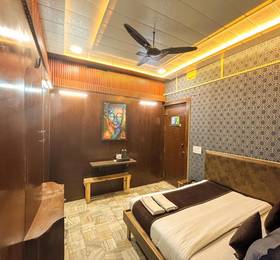 Lucky Restaurant & Guest House в Агре
