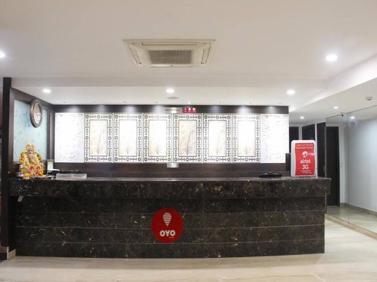 OYO Premium Sanjay Place