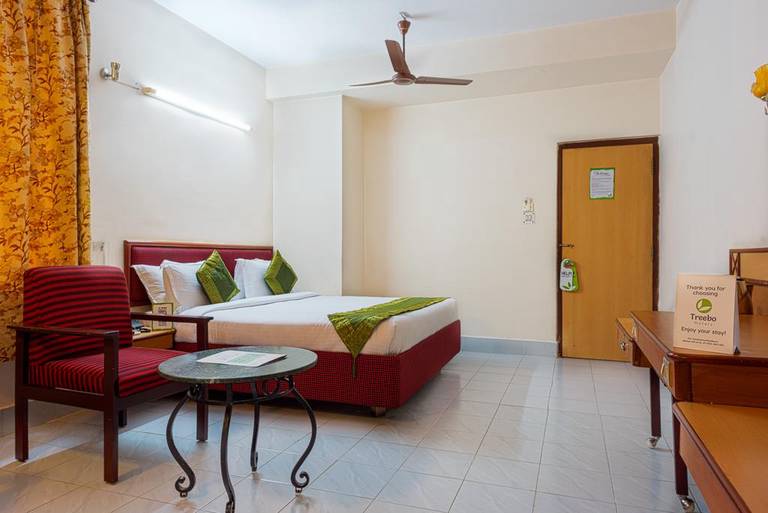 Treebo Saaket Residency