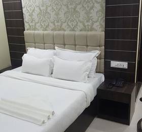 Hotel S L E Residency в Варанаси