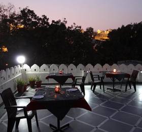 Hotel Dine 11 в Удайпуре