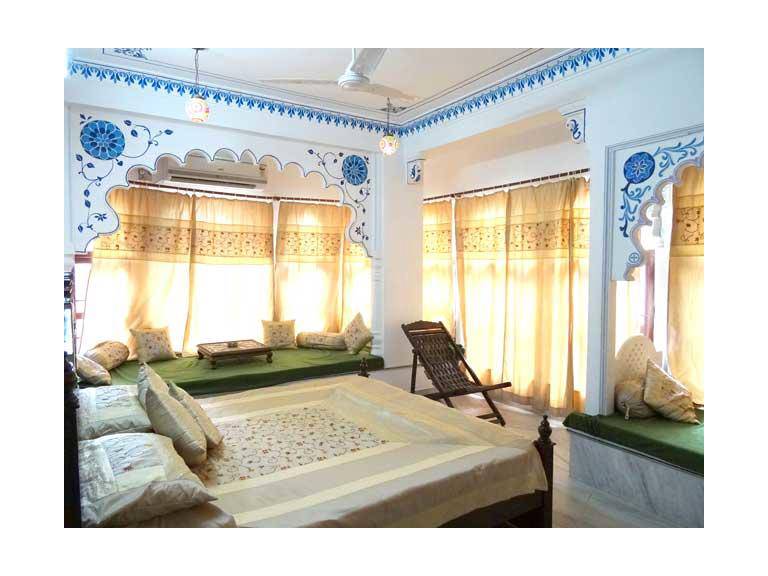 Hotel Pichola Haveli - Lake Side