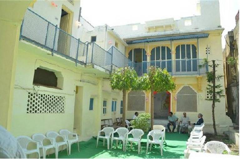 Heritage Home Near Mahalaxmi Temple