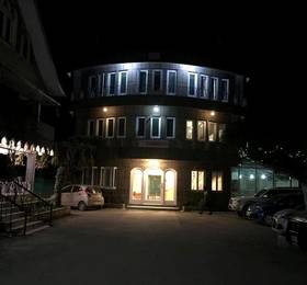 Hotel Humza в Сринагаре