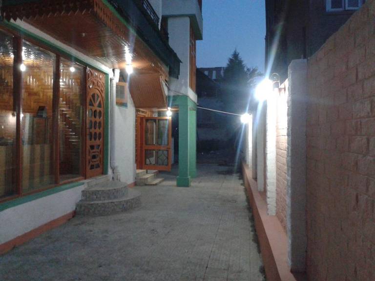 New Kashmir Palace