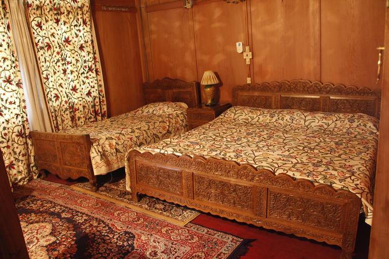Houseboat New Zaitoon