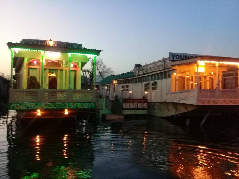 Houseboat Holiday Home