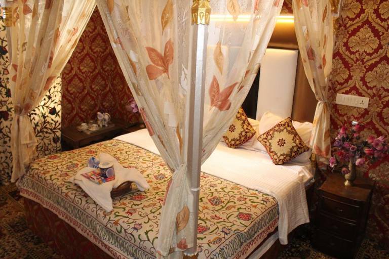 Royal Sovereign Houseboats