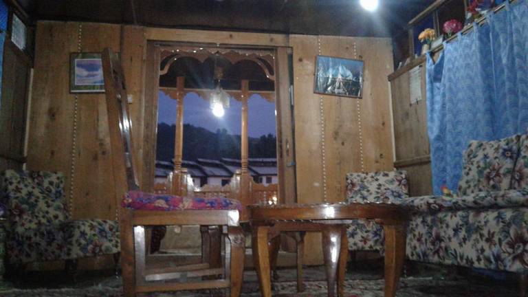 Houseboat Eden