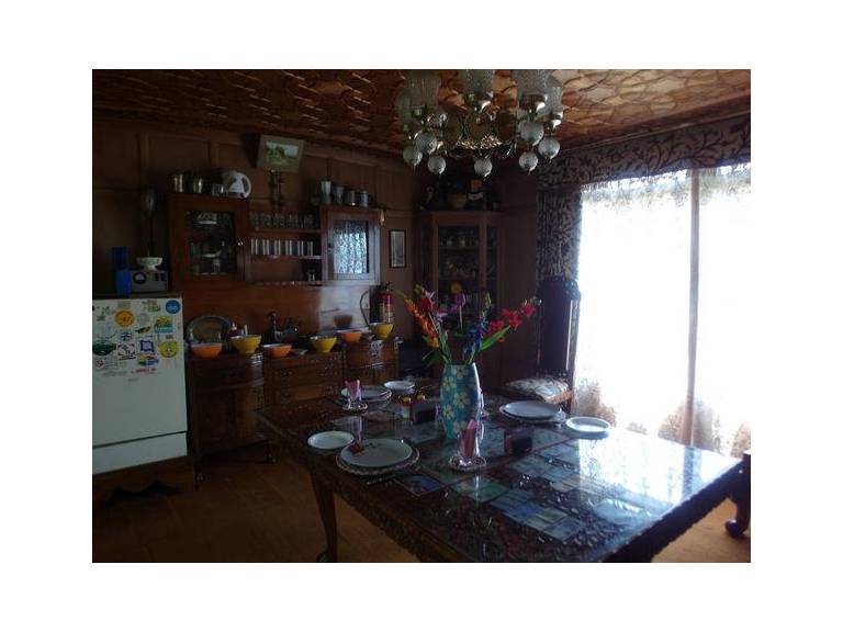Houseboat Donoo Palace