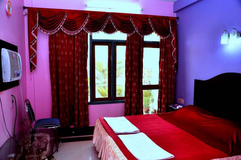 Hotel Ashray