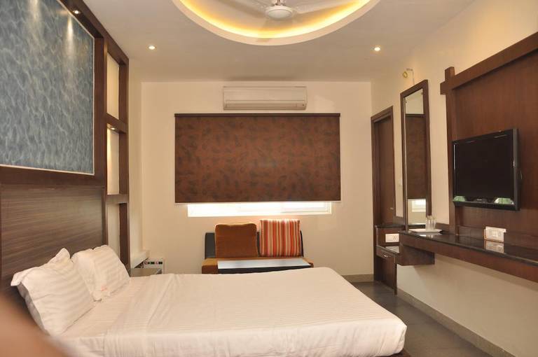 Hotel Tamizh Park