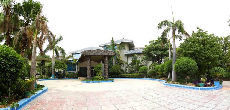 Dee Marks Airport Hotel & Resorts