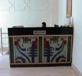 Hotel Aman Plaza в Нью-Дели