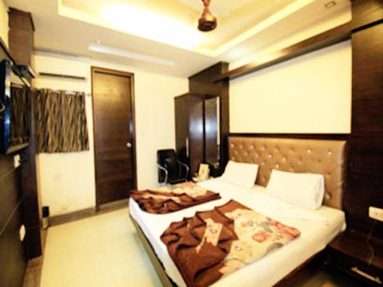 Hotel Chander Palace