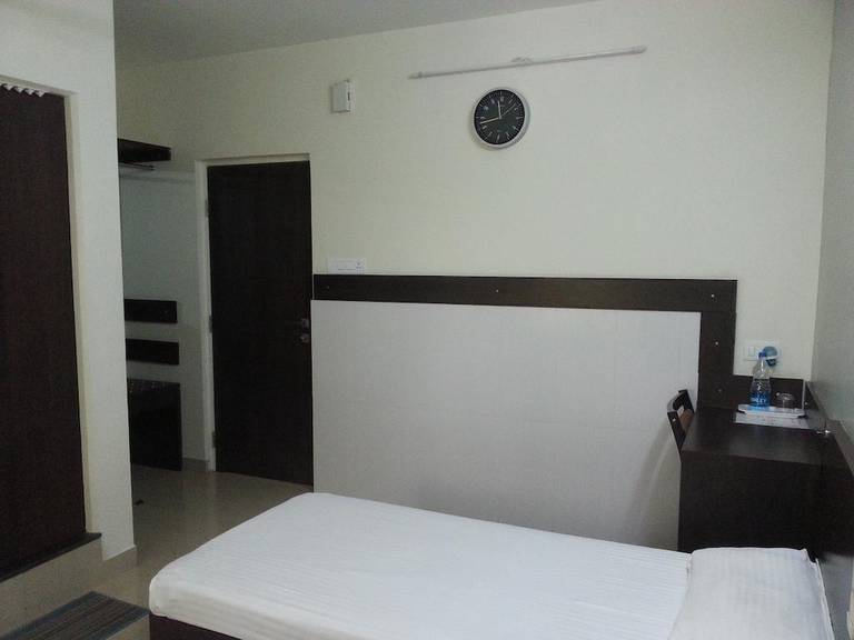Peanut Hotel