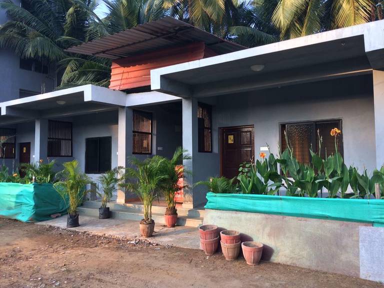 Riverfront Hostel And Suites