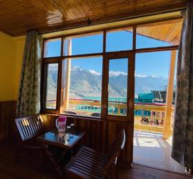 Pause at Manali в Манали