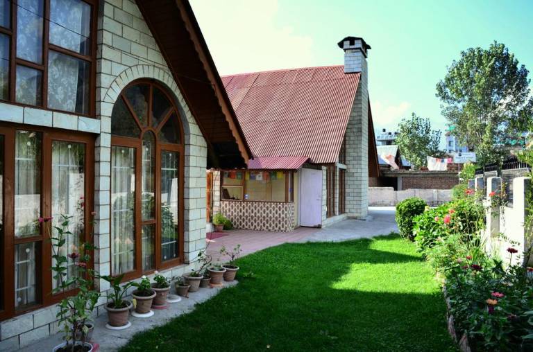 WoodyVu Shuru Cottage