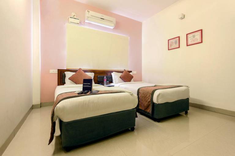 FabHotel Evlewt OMR