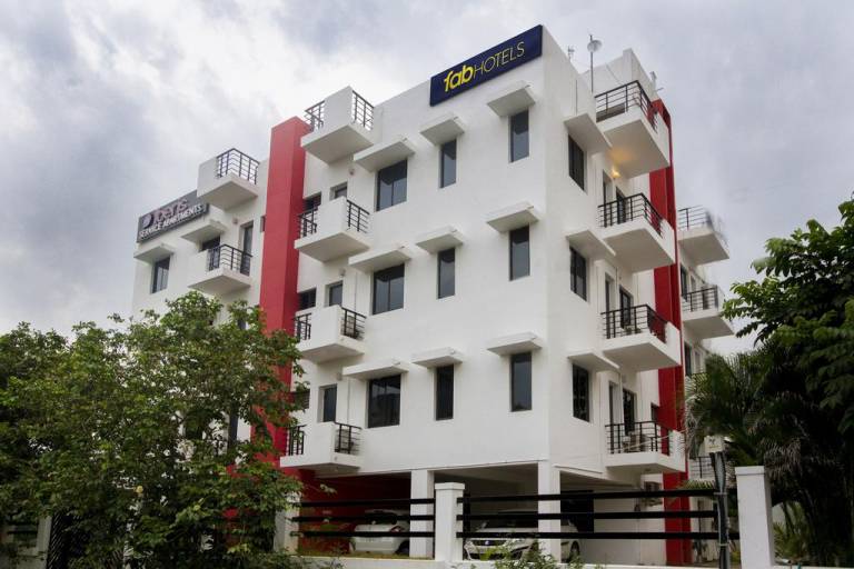 FabHotel Iberis OMR