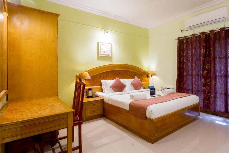 FabHotel Metro Manor Central Station