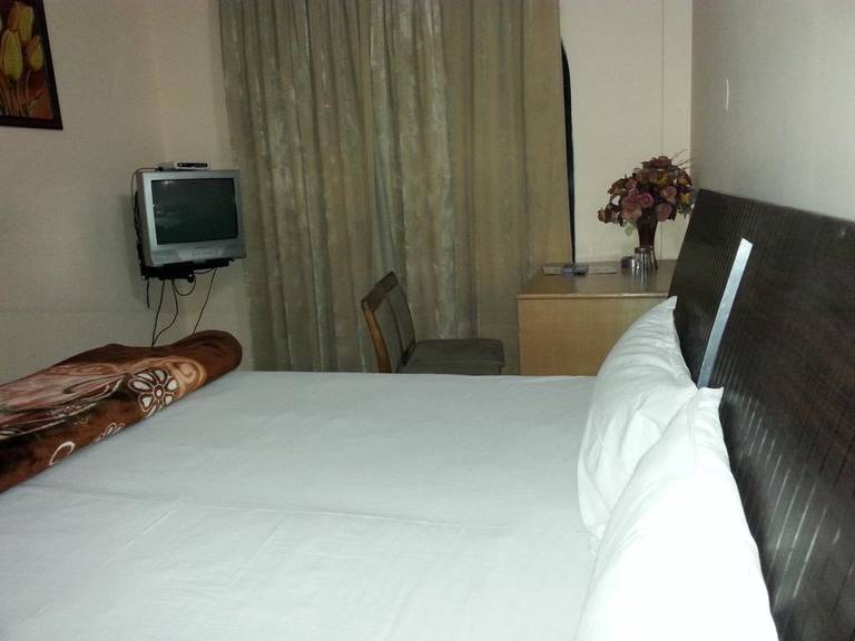 STARiHOTEL Gurdev Nagar