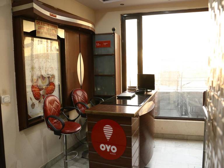 OYO Rooms Railway Station Subhani Building Chowk Brown Road