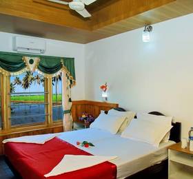 Destiny Riverland Houseboat в Кумаракоме