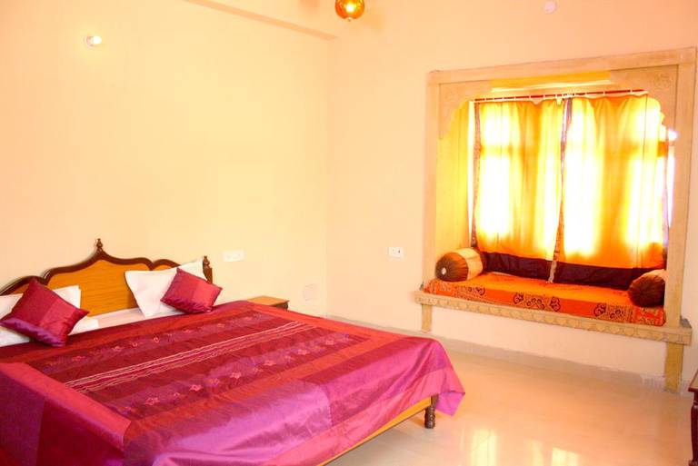 Hotel Marina Mahal