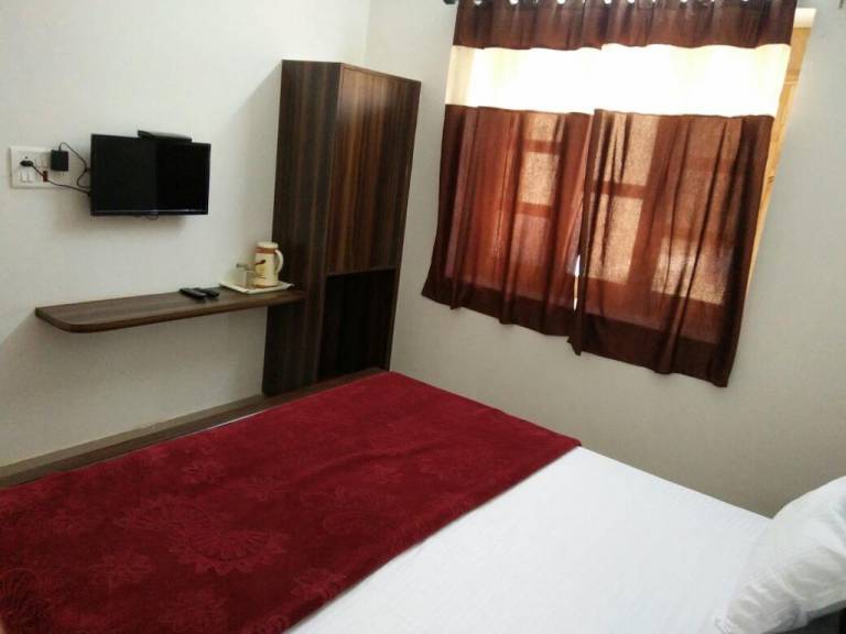 Hotel The Regal Inn