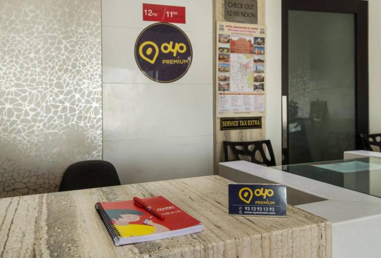 OYO Premium Raja Park